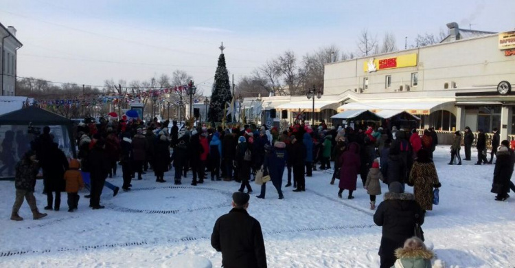 Весело и ярко: по центральной улице Кривого Рога прошёл городской вертеп "Рождественская звезда" (фото)