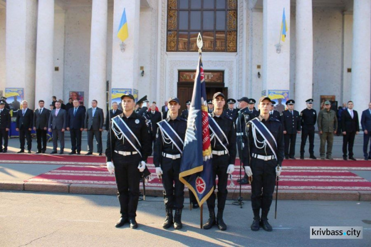 В Кривом Роге курсанты Донецкого юридического института присягнули на верность Украинскому народу (ФОТОРЕПОРТАЖ)