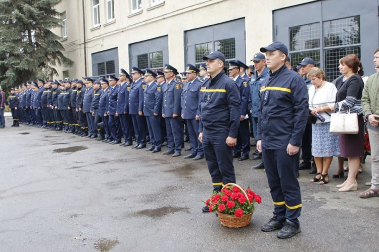 Лучшим спасателям Днепропетровщины вручили награды (фото)