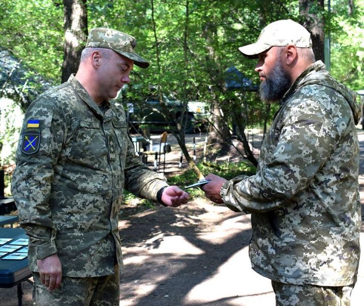 Боец из Кривого Рога получил награду Министерства обороны