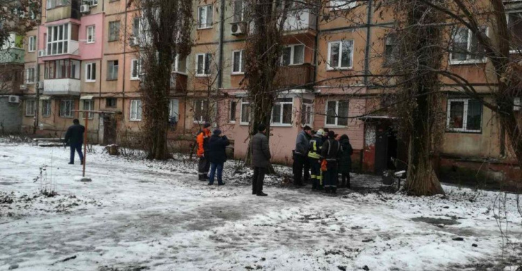 В Кривом Роге в результате смешивания химических веществ в съемной квартире пострадал мужчина