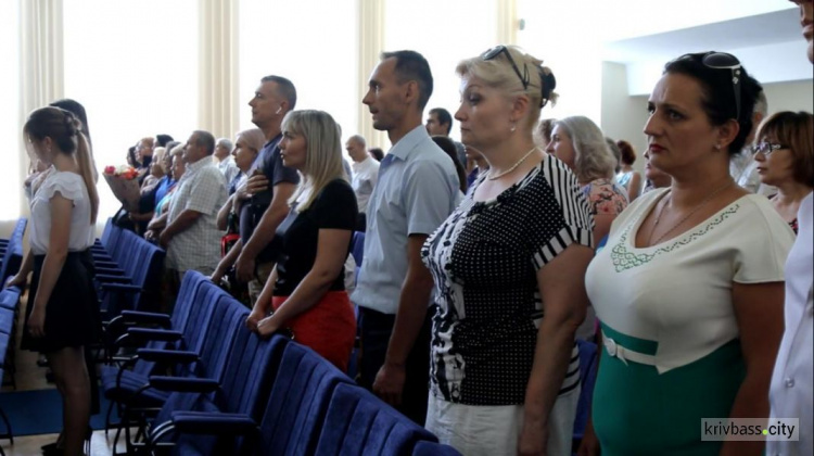 В Кривом Роге чествовали лучших выпускников Долгинцевского района (ФОТО)