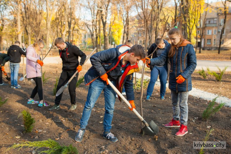 В Кривом Роге обновили старый парк в промышленном районе (фото)