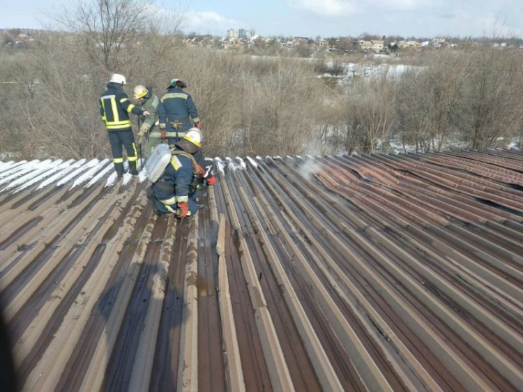 У Кривому Розі спалахнув склад на оптовому ринку