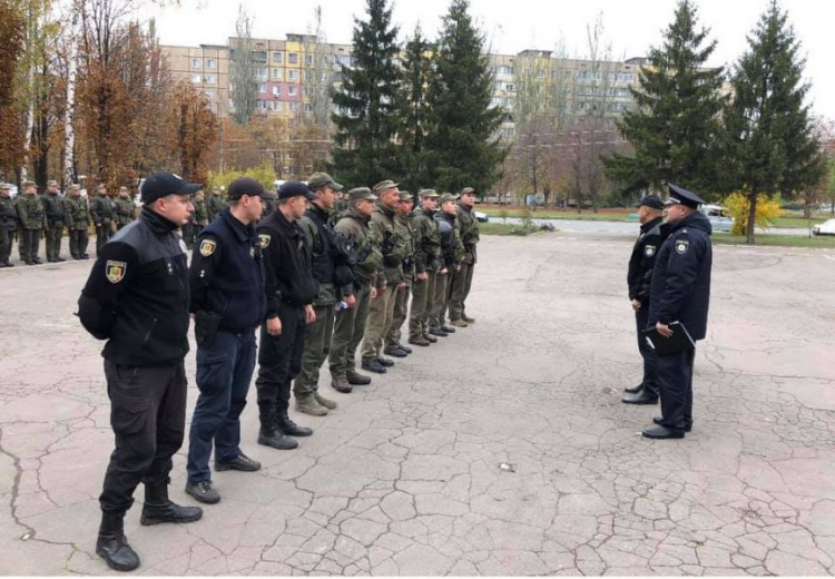 В Кривом Роге правоохранители вместе с военными вышли на патрулирование еще одного района (фото)