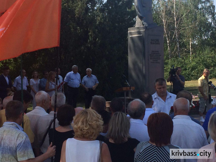 В Кривом Роге прошел торжественный митинг ПАО "АрселорМиттал Кривой Рог" (ФОТО)