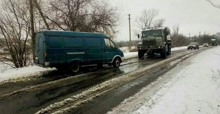 Нацгвардейцы из Кривого Рога помогли пострадавшим в ДТП (фото)