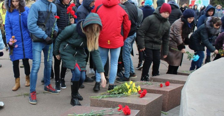 В Кривому Розі з нагоди Дня Гідності та Свободи пройшли урочисті заходи (фото)