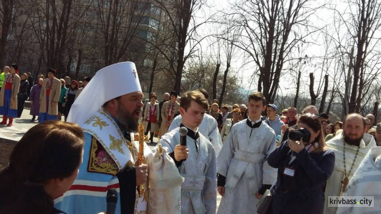 В Кривом Роге прошло торжественное открытие скульптуры (ФОТОРЕПОРТАЖ, ВИДЕО)