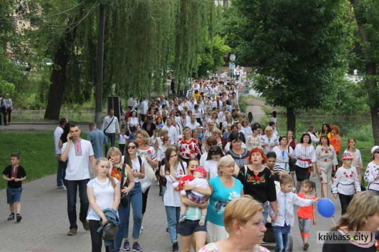 Красота этнической моды: в Кривом Роге прошел парад вышиванок (ФОТО, ВИДЕО)