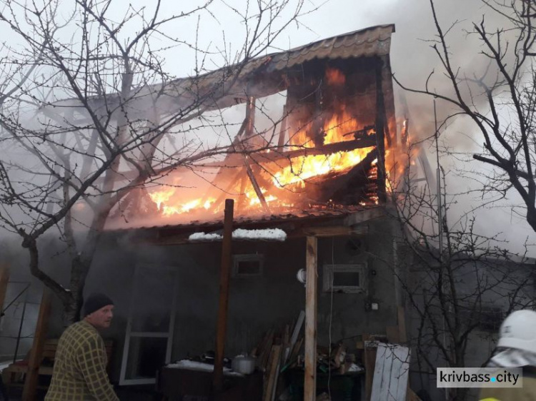 В Кривом Роге в одном из районов горела баня (ФОТО)