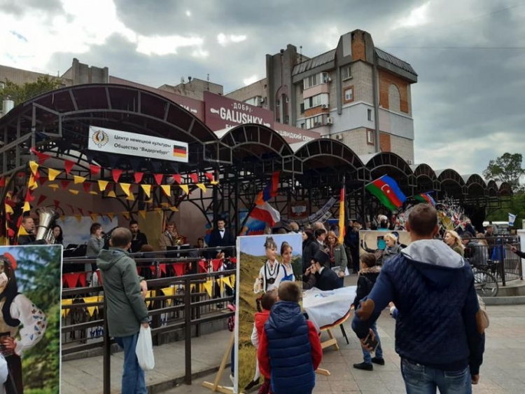 В Кривом Роге прошел городской фестиваль "Єдина родина - моя Україна" (фото)