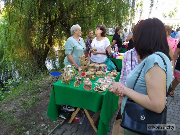 Песни, хороводы и венки на воде: как криворожане отметили Ивана Купала (фото)