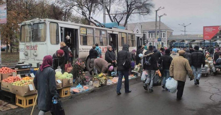 В Кривом Роге началась борьба со стихийными рынками