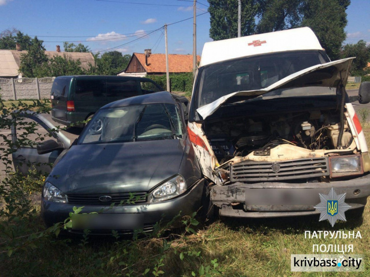 На выходных в Кривом Роге легковушки сталкивались между собой и с автомобилем «скорой» (ФОТО)