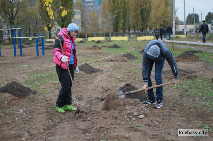 Жители микрорайонов Восточный-2,3 в Кривом Роге вышли на субботник (ФОТОРЕПОРТАЖ)