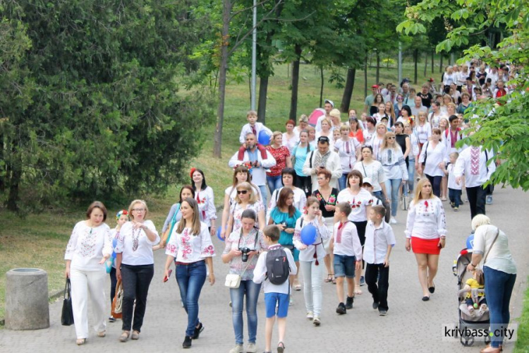 Красота этнической моды: в Кривом Роге прошел парад вышиванок (ФОТО, ВИДЕО)