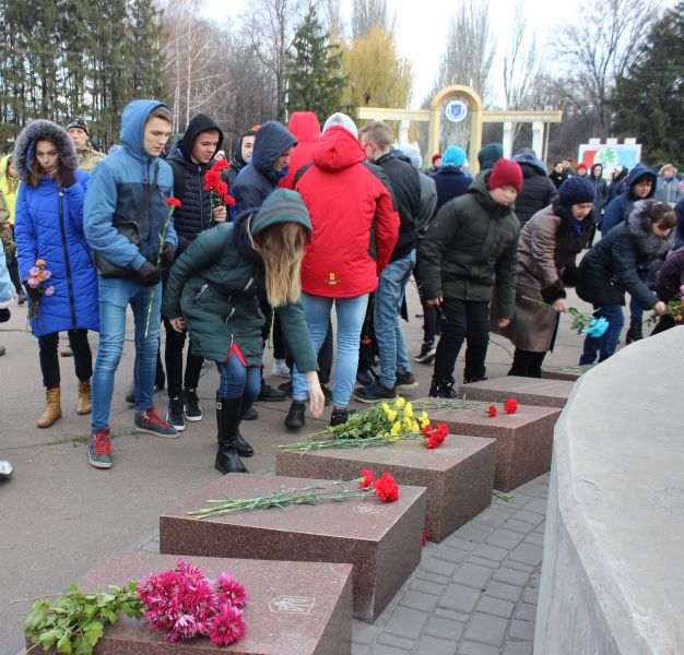 В Кривому Розі з нагоди Дня Гідності та Свободи пройшли урочисті заходи (фото)