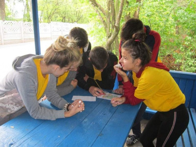 Юные криворожане собрались на городском слете экологов и туристов-краеведов (фото)