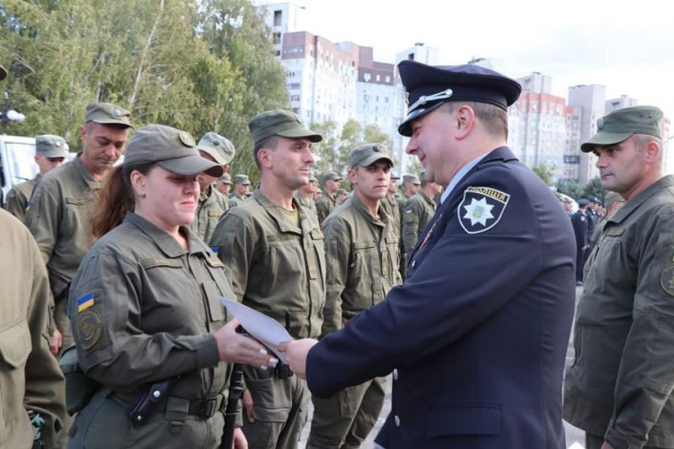 В Кривом Роге нацгвардейцам вручили сертификаты Донецкого юридического института (фото)