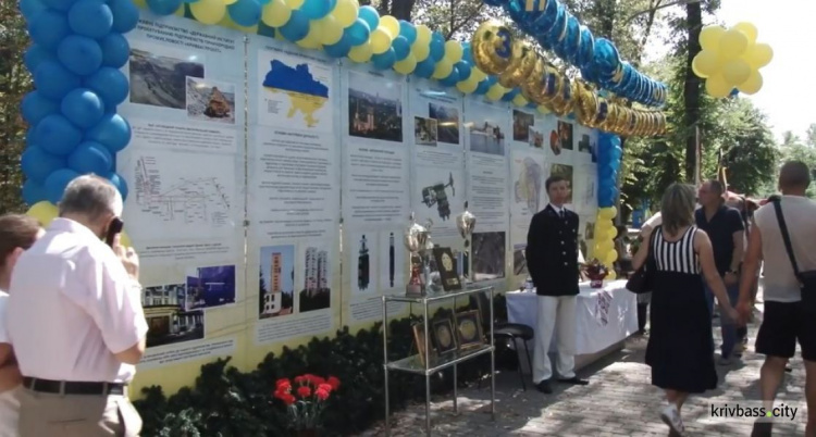 В Центрально-Городском районе криворожан развлекали  «Фотосушкой», флеш-мобом, уличным боулингом и зажигательными танцами (ФОТО)