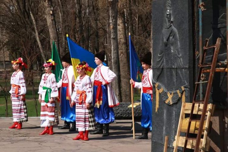 В Кривом Роге началась реставрация мемориального комплекса и братской могилы (ФОТО)