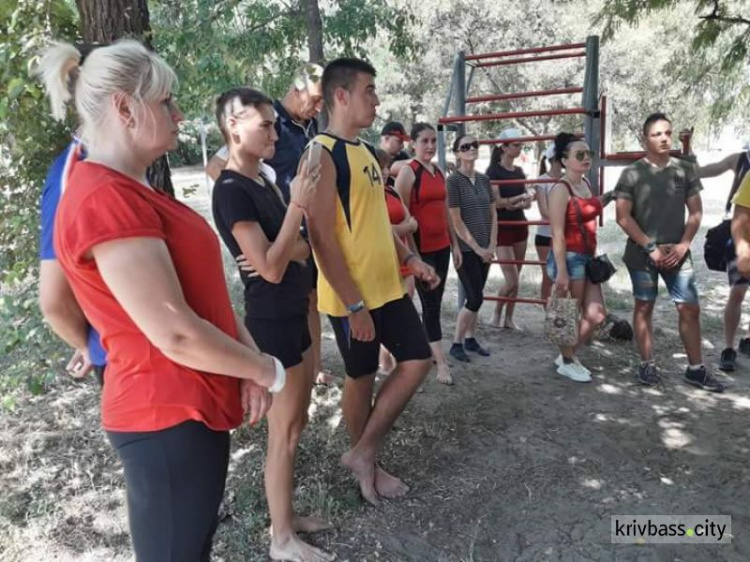 В Кривом Роге ко Дню конституции провели турнир по волейболу (ФОТОРЕПОРТАЖ)