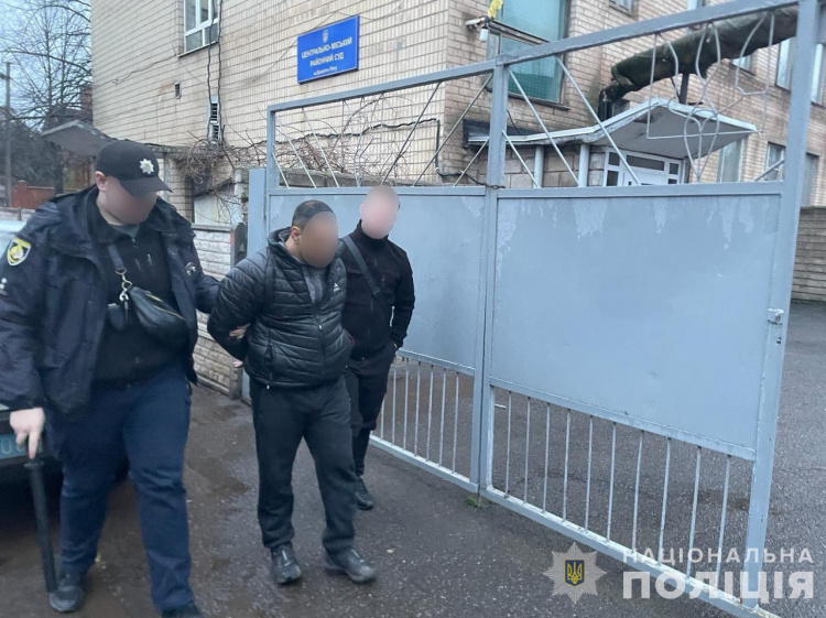 У Кривому Розі невідомі побили військовослужбовця: який запобіжний захід обрали зловмисникам