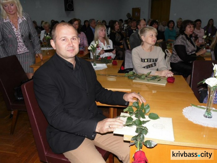 Ко Дню работника образования педагоги Кривого Рога получили высокие награды (ФОТО)