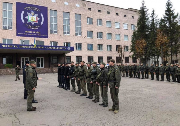 В Кривом Роге правоохранители вместе с военными вышли на патрулирование еще одного района (фото)