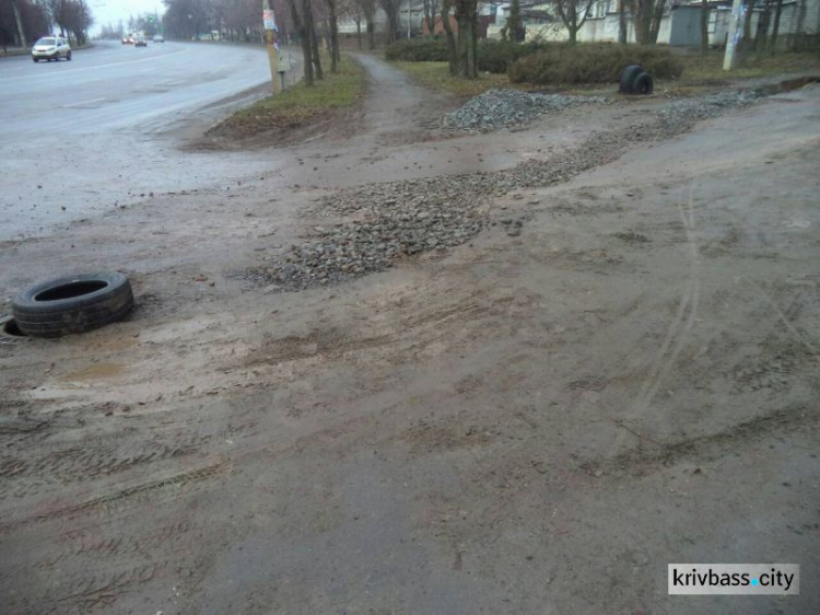 Подрядчик схалтурил и теперь в люки Кривого Рога проваливаются дети (ФОТО)