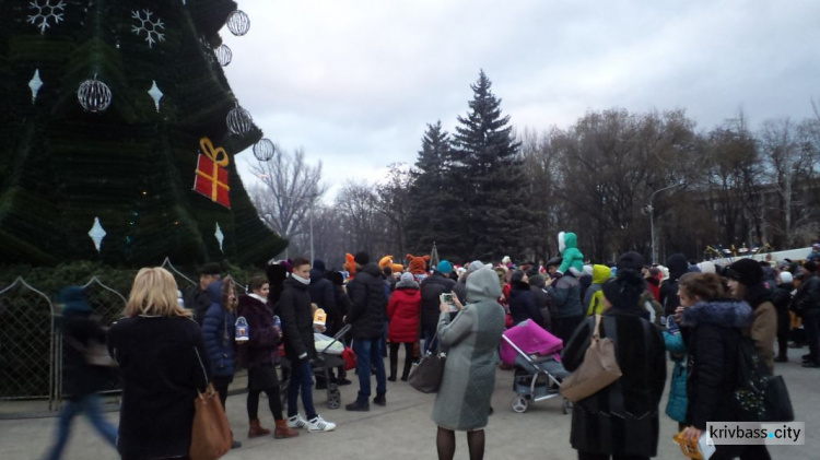 Криворожская лесная красавица: в городе прошло торжественное открытие городской ёлки (ФОТОРЕПОРТАЖ)