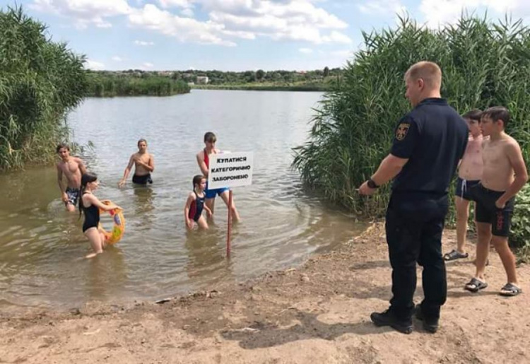 На воде отдыхайте безопасно: в одном из районов Кривого Рога спасатели провели рейд (ФОТО)