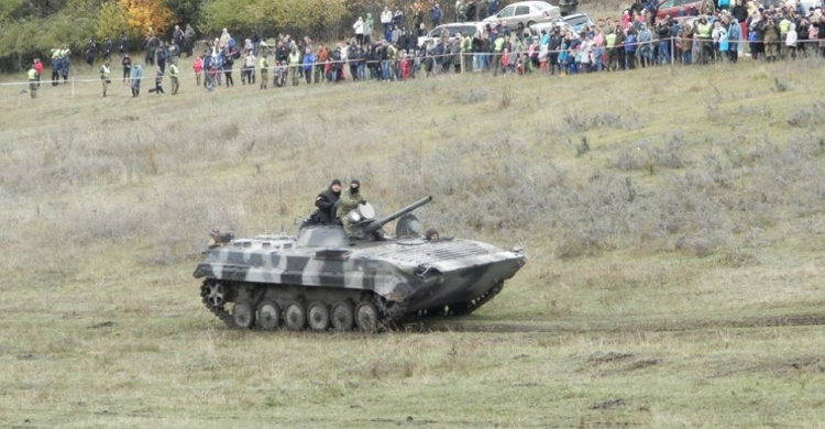 Историческая реконструкция военных событий, военная техника: на Днепропетровщине прошел фестиваль "Сила непокоренных"(фото)