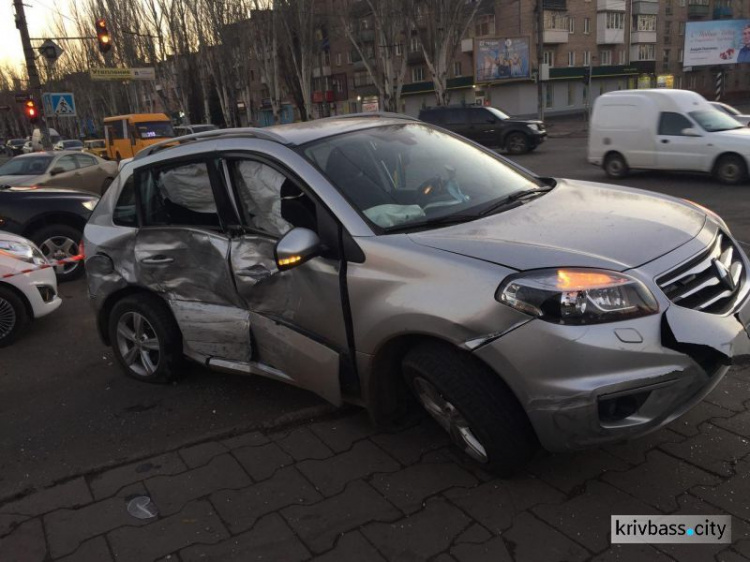 Кривой Рог - маршрутка - ДТП: подробности аварии в районе горисполкома (ФОТО)