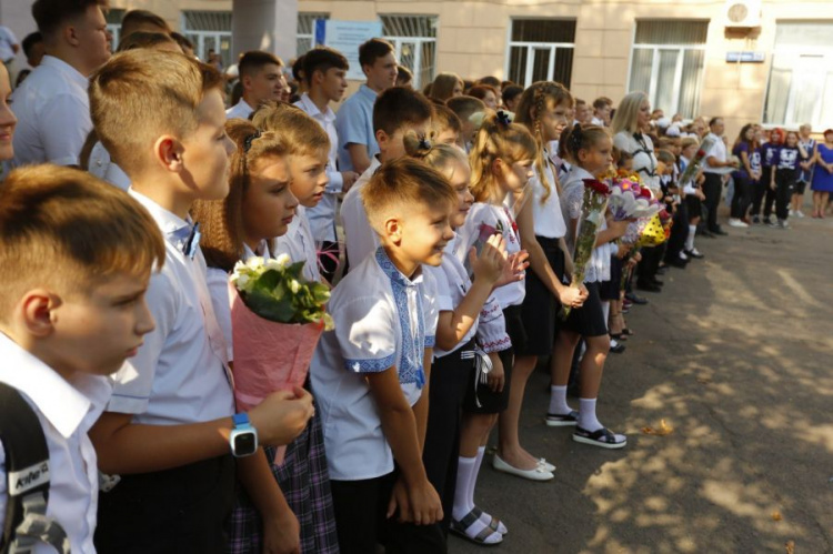 Ученики Центрально-Городской гимназии начнут новый учебный год с отремонтированным спортзалом: работы движутся к концу (фото)