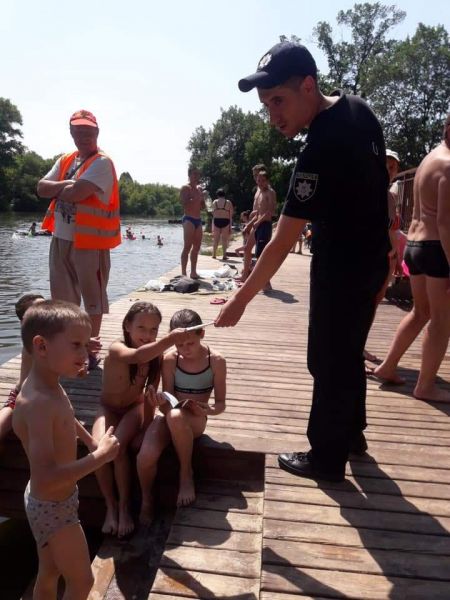 На водоемах Кривого Рога спасатели и полиция проводят рейды (фото)