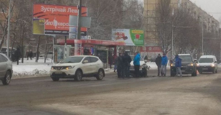 В Кривом Роге столкнулись 3 внедорожника