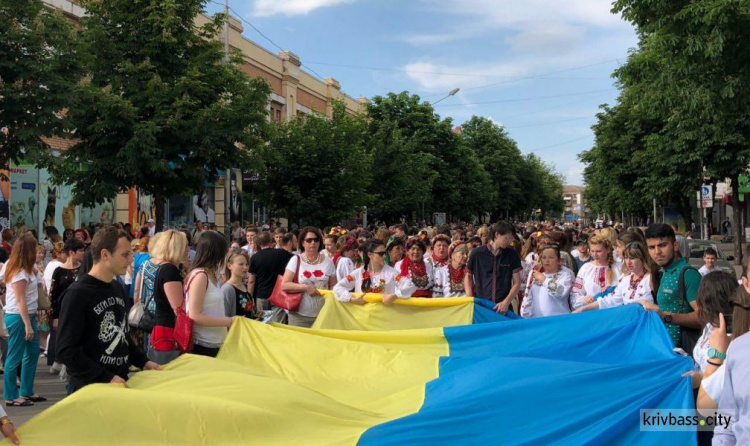 Красота этнической моды: в Кривом Роге прошел парад вышиванок (ФОТО, ВИДЕО)