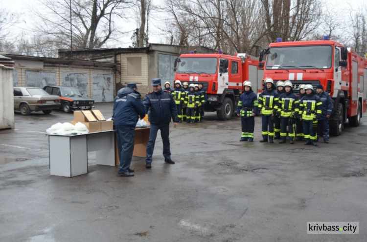 Спасателям Кривого Рога вручили ключи от новенького автомобиля (ФОТО)