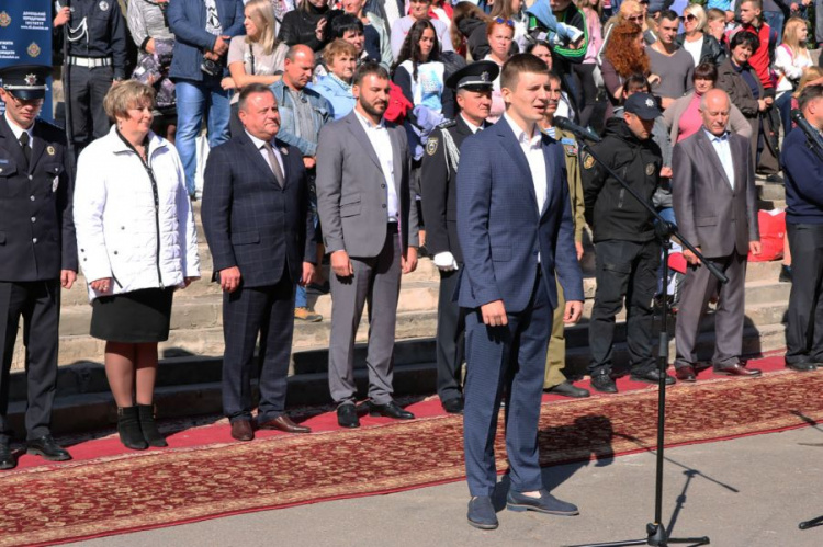 В Кривом Роге курсанты и студенты получили погоны и студенческие билеты (ФОТО)