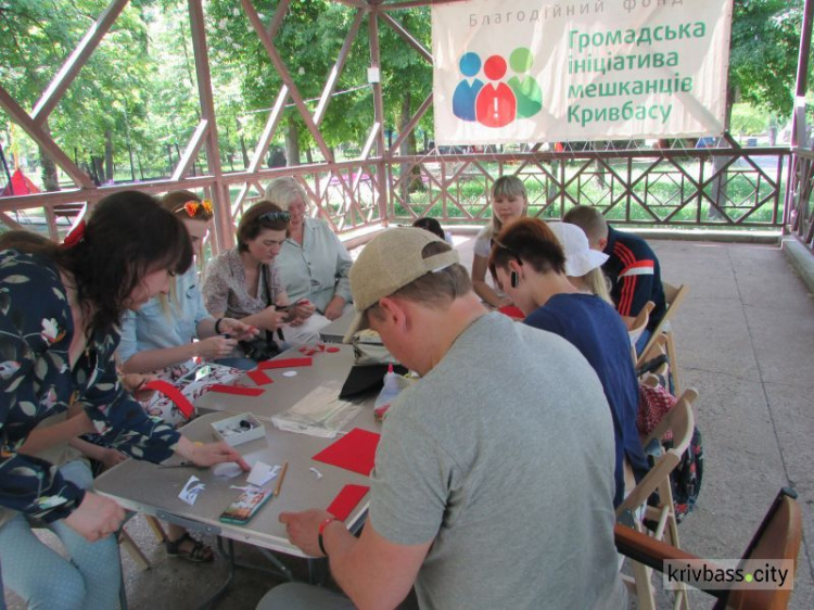 Символ памяти о погибших на войне криворожане сделали собственными руками