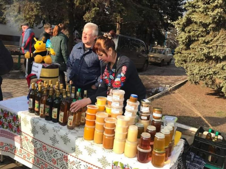 Сжигание чучела, конкурсы, шоу-программа: в Покровском районе Кривого Рога вкусно и интересно отпраздновали Масленицу  (фото)