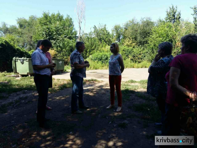 В Кривом Роге проводят проверки мусорных площадок во дворах (ФОТО)