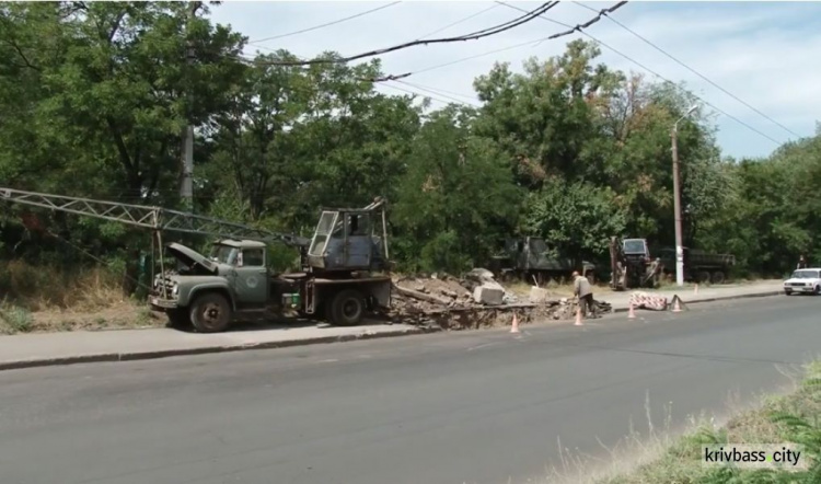 В Кривом Роге раскопали недавно реконструированный мост на 129 квартале (ФОТО)