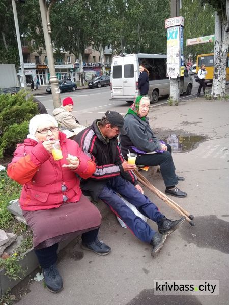 В центре Кривого Рога разбили палатки и бесплатно раздавали еду (ФОТО)