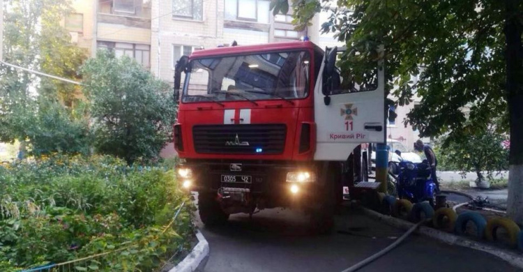 В Кривом Роге двое пенсионеров пострадали во время пожара, один скончался (фото)