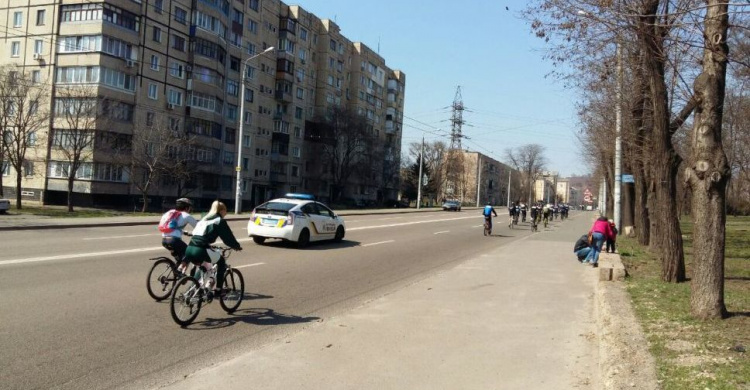 Велопробег цвета неба: в Кривом Роге прошла акция в поддержку детей-аутистов (фото)