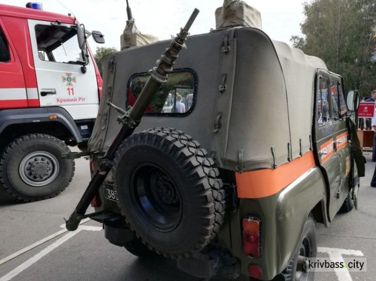 Всегда готовы прийти на помощь: в Кривом Роге ко Дню спасателя организовали праздник (ФОТО)