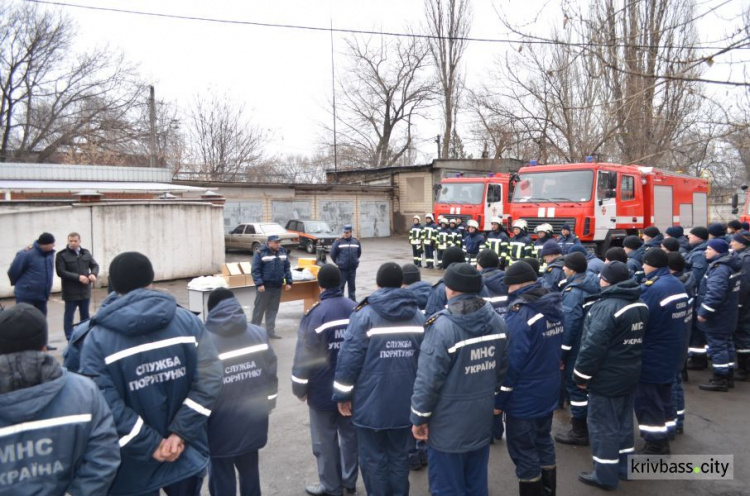 Спасателям Кривого Рога вручили ключи от новенького автомобиля (ФОТО)